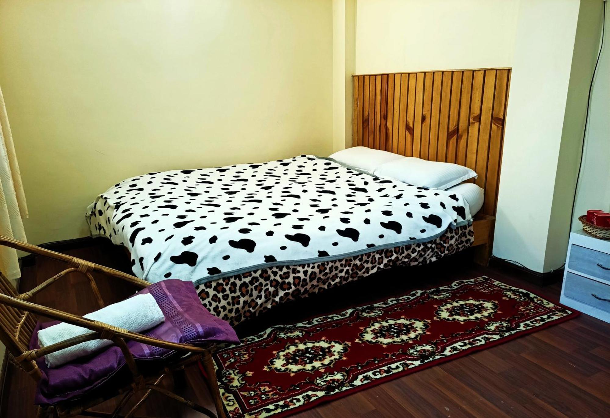 Nirvana Kuti Kathmandu Room photo
